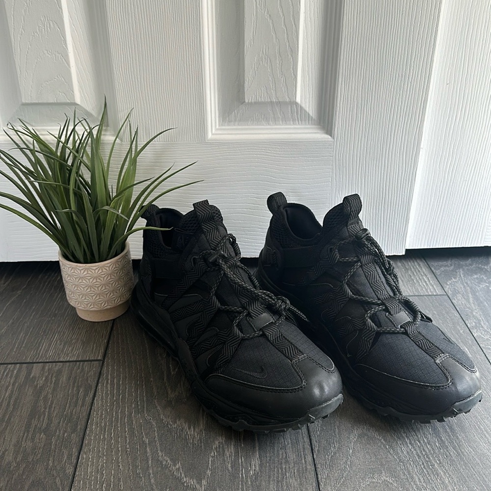 Mens Nike Air max 270 all black size10